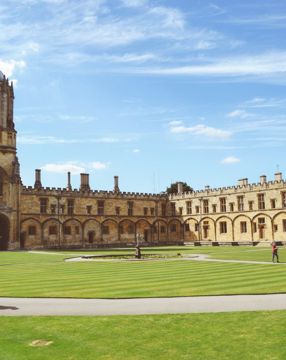 Oxford-University-Walking-Tour-1024x683-1.jpeg