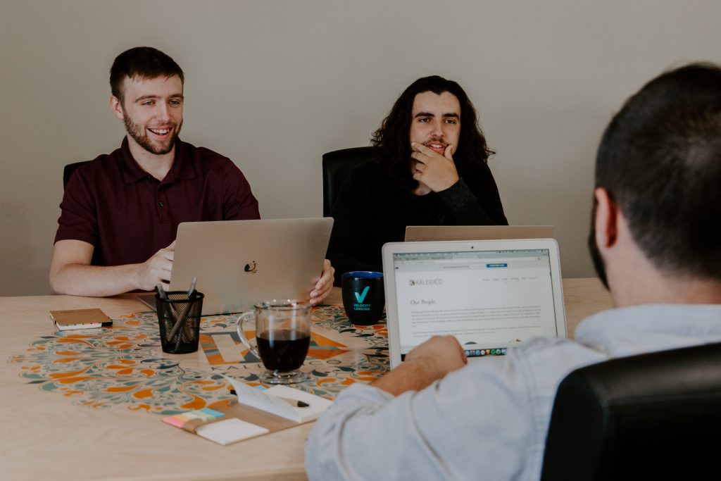 How to hold effective team meetings