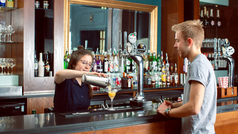 bar facilities at Milton Hill House